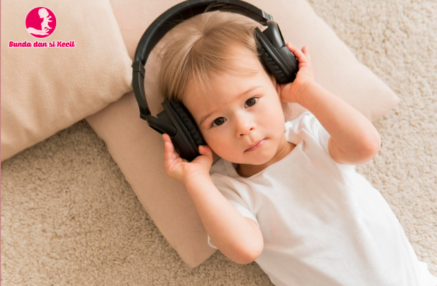 Bolehkah Balita Menggunakan Headphone? Ini Jawabannya!